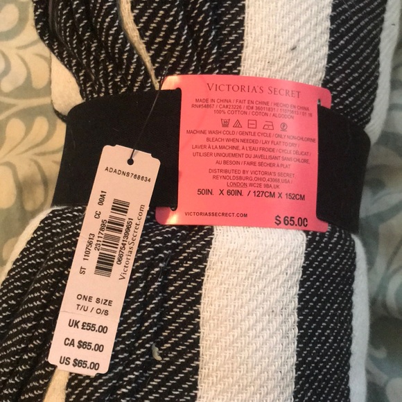 Victoria Secret blanket - Picture 2 of 3